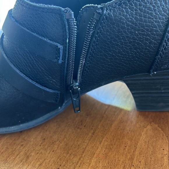 Collection by Clarks:Black short boots with side zipper, buckled strap detail - Picture 4 of 8